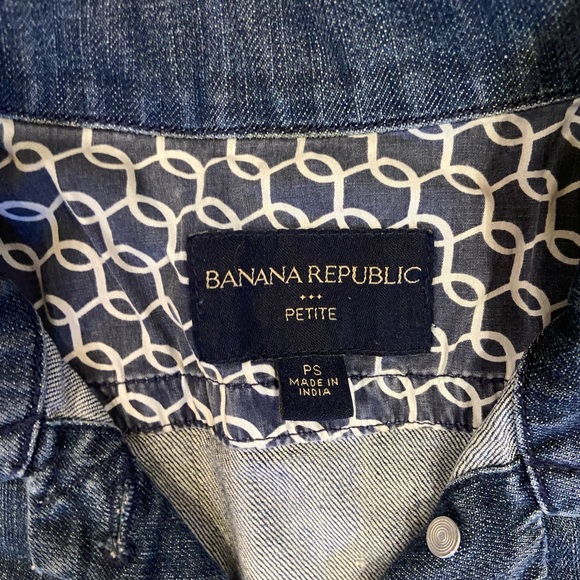 Banana Republic Denim Jacket With Cute Cuff Detail Inside - Picture 2 of 4